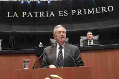 Centralizar nómina de los maestros es regresivo y autoritario, acusan en el Senado.