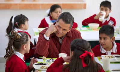 Convivencia del Presidente Peña con estudiantes del programa "Educación de Calidad".