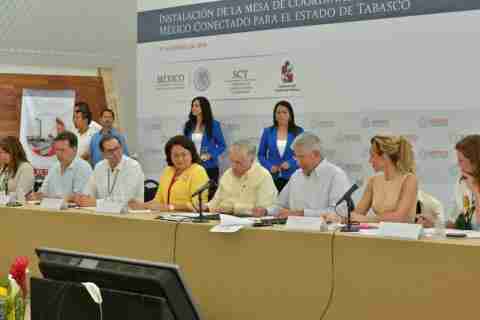 Conectarán 5800 escuelas a internet en Tabasco.