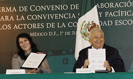Firman SEP y DIF convenio contra la violencia escolar.