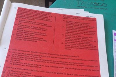 Presentan maestros examen 0006 de carrera magisterial…¡en color rojo!