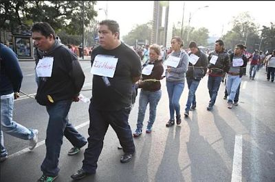 Exhibe CNTE a infiltrados en su contigente.