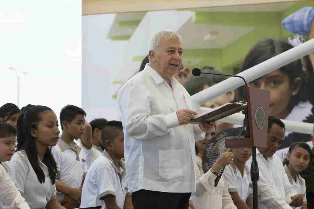 Reaparece Chuayffet y defiende la reforma educativa