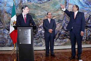 Toma protesta Nuño a nuevo director general del INEA