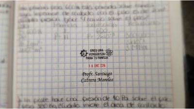 Por sellos ofensivos, separan a maestro de su cargo