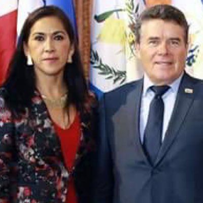 Abandona SNTE a maestros despedidos
