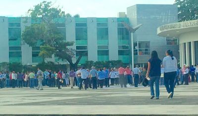 #VIDEO Trabajadores de la UJAT reclaman pago de quincenas y aguinaldo