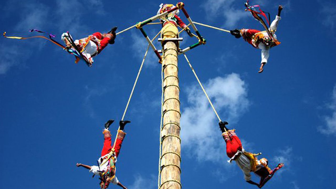 Pide exterminio de “Voladores de Papantla” y SEP lo cesa