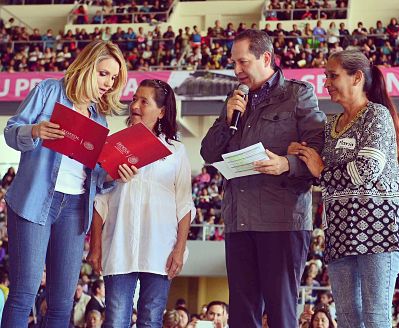 Y ahora, Angélica Rivera inaugura la “Universidad de la Experiencia” en Edomex