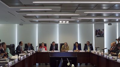 Chocan INEE y SEP por evaluación docente