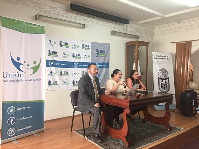 Exigen padres de familia perfil académico en titular de la SEP