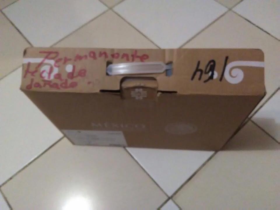 Y en Tabasco, Arturo Núñez regala laptops recicladas y con fallas técnicas a alumnos destacados
