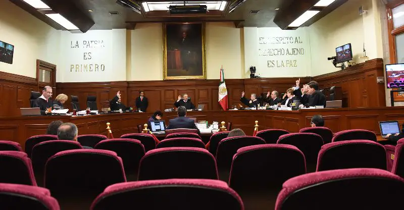 SCJN ampara a menor contra escuela particular.
