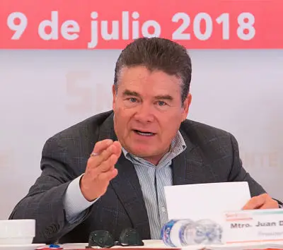 Dirigentes magisteriales del SNTE cierran filas con Juan Díaz de la Torre.