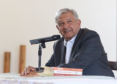 “Abajo la reforma educativa”: AMLO.