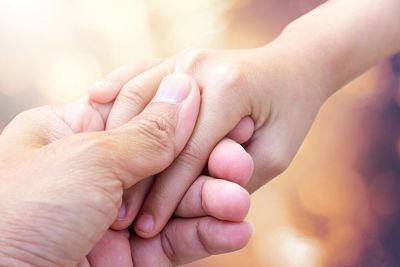 Proponen licencia con goce de sueldo a trabajadores en casos de enfermedad de hijos
