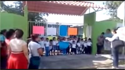 ¡Niños sin clases!: cesan a maestra por no evaluarse, pero no envían su reemplazo.