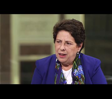 Teresa Bracho lanza críticas contra iniciativa de reforma educativa de AMLO.