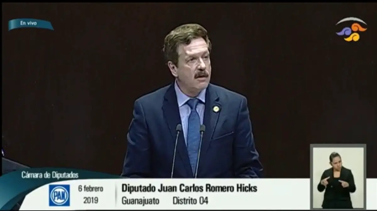 Partidos de oposición presentan su reforma educativa; evaluación docente ya no será punitiva, aseguran.