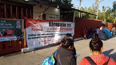 CNTE anuncia retiro de plantón y se declara en alerta máxima.