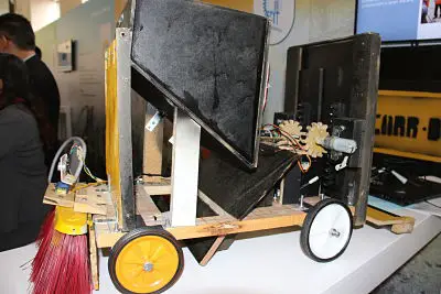 Diseñan Politécnicos carro autónomo rellenador de baches.