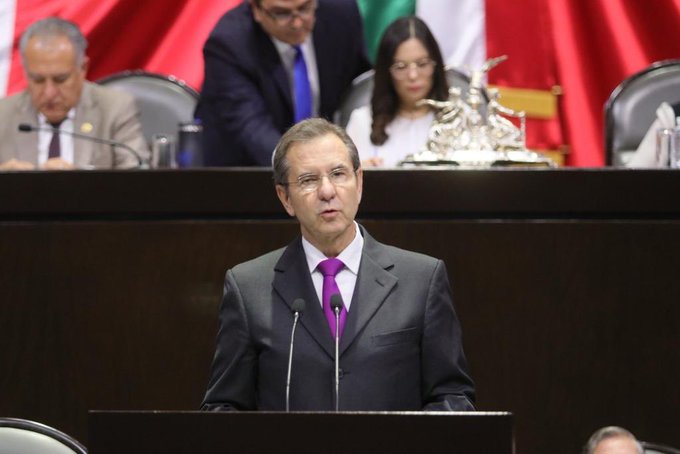 Senado solicita comparecencia de Esteban Moctezuma por reforma educativa.