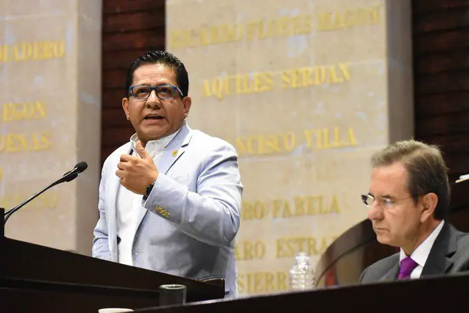No hay concordancia, recursos, ni coordinación para la modificación curricular que prepare a los docentes: MC.