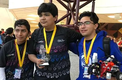 Joven mexicano primer lugar de robótica del continente americano.