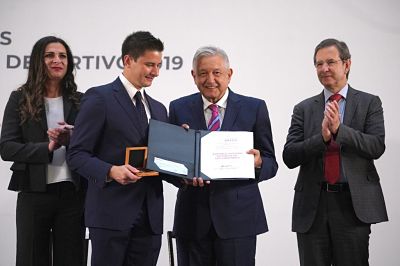 Entregan premios nacionales del Deporte y Mérito Deportivo