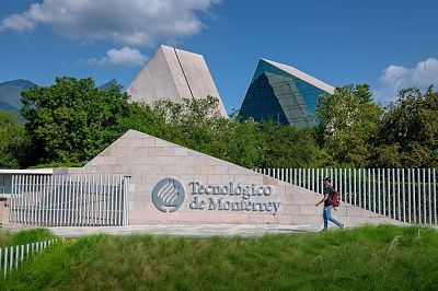 Alumnos del Tec de Monterrey crean plataforma digital de asesoría académica.