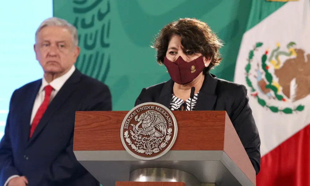 Asegura AMLO que Delfina Gómez está atendiendo las irregularidades en USICAMM