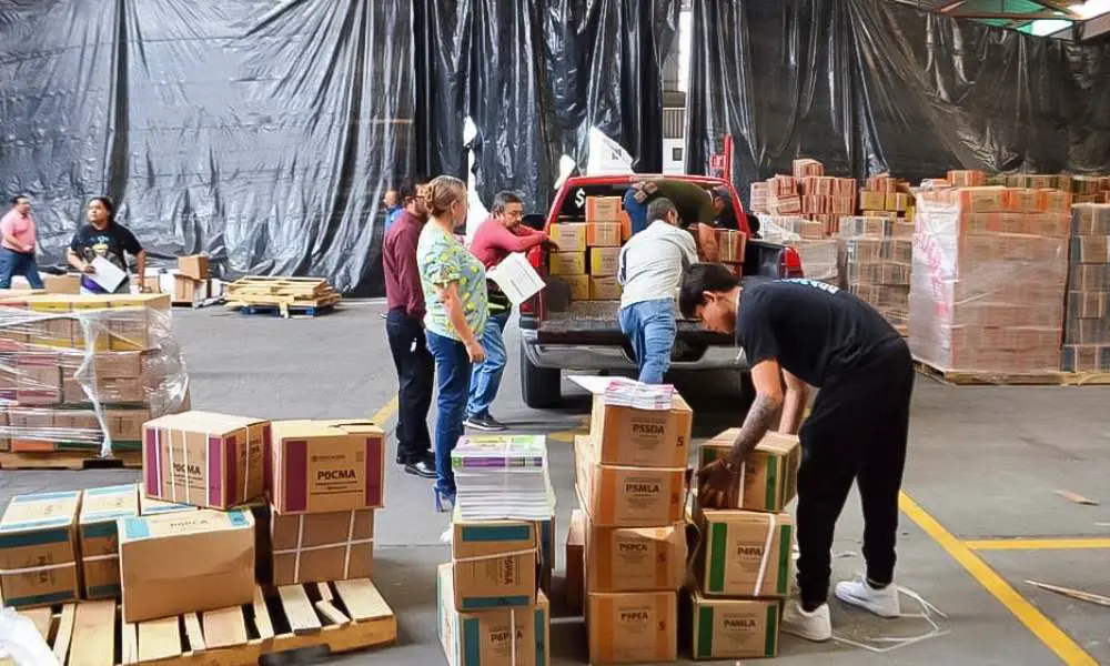 Celebra SNTE entrega de libros de texto gratuitos en Chihuahua