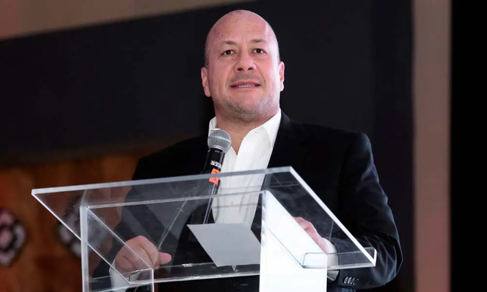 Alista Enrique Alfaro mesa de trabajo sobre aumento salarial para maestros