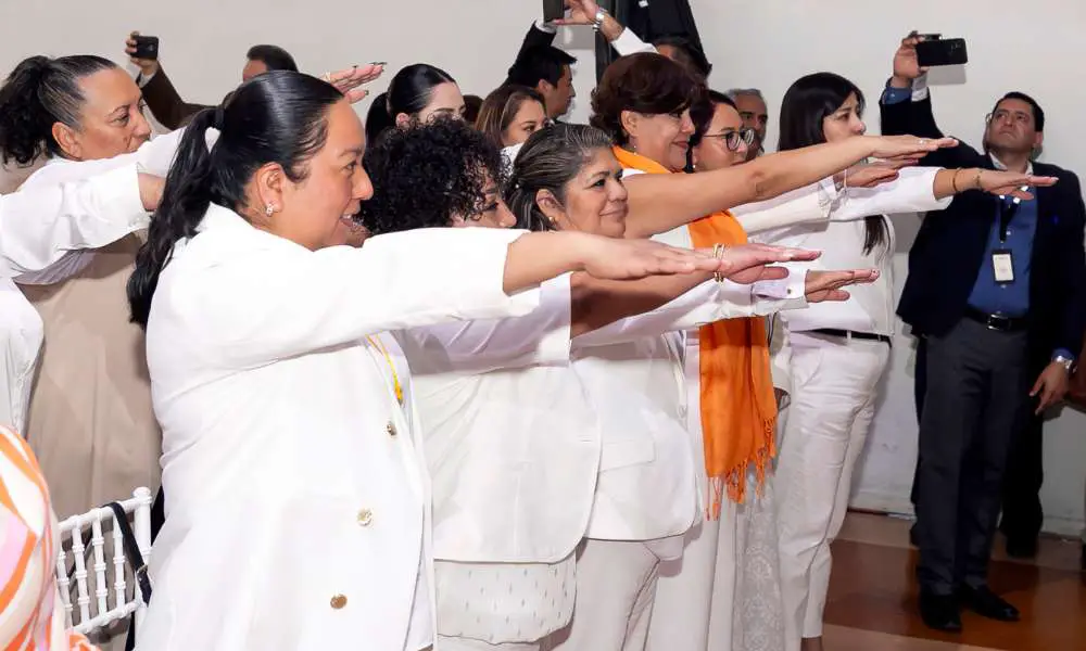 Toman protesta a Red de Mujeres Constructoras de Paz del SNTE