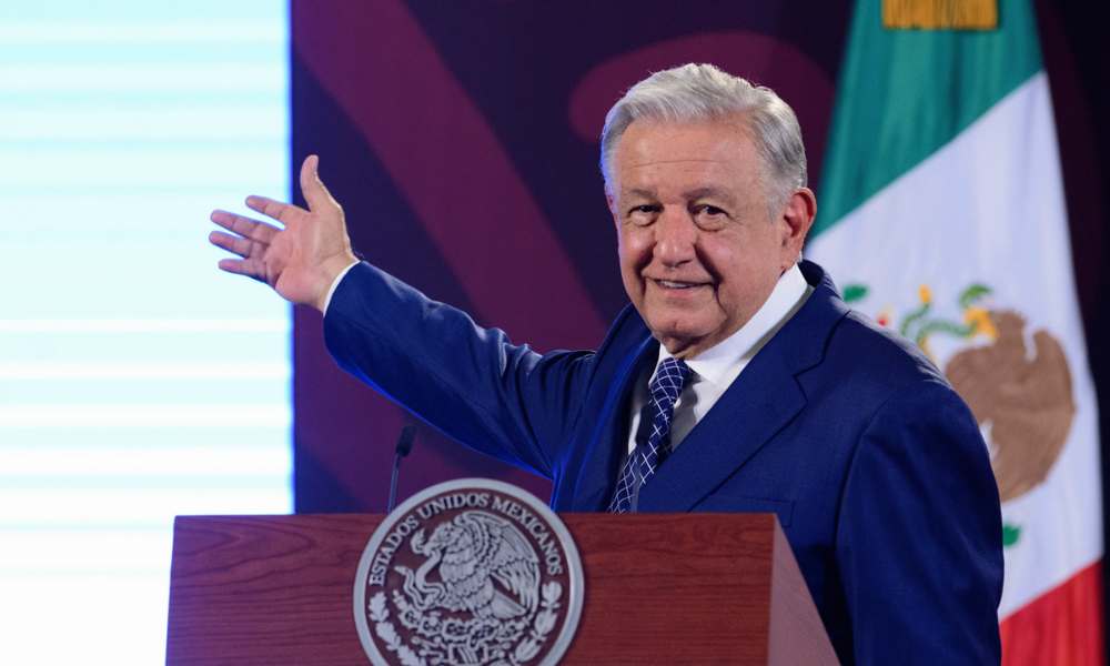 “Hemos mejorado la situación económica de los maestros”: AMLO