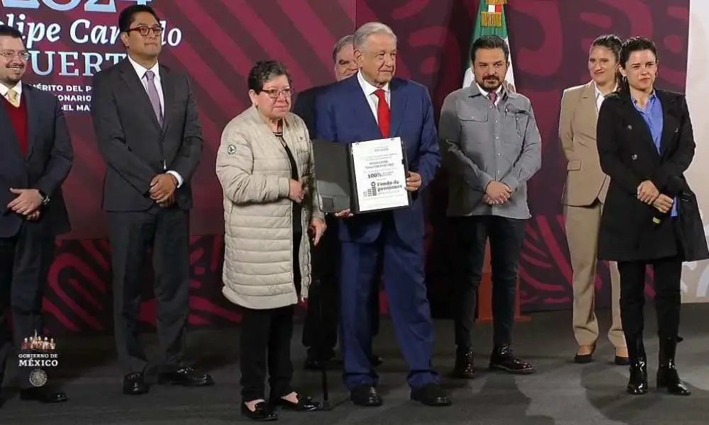 En marcha el Fondo de Pensiones del Bienestar: AMLO entrega los primeros complementos