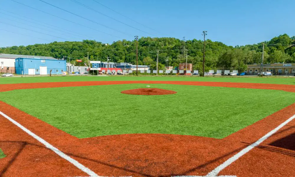 Anuncian creación de escuela estatal de béisbol