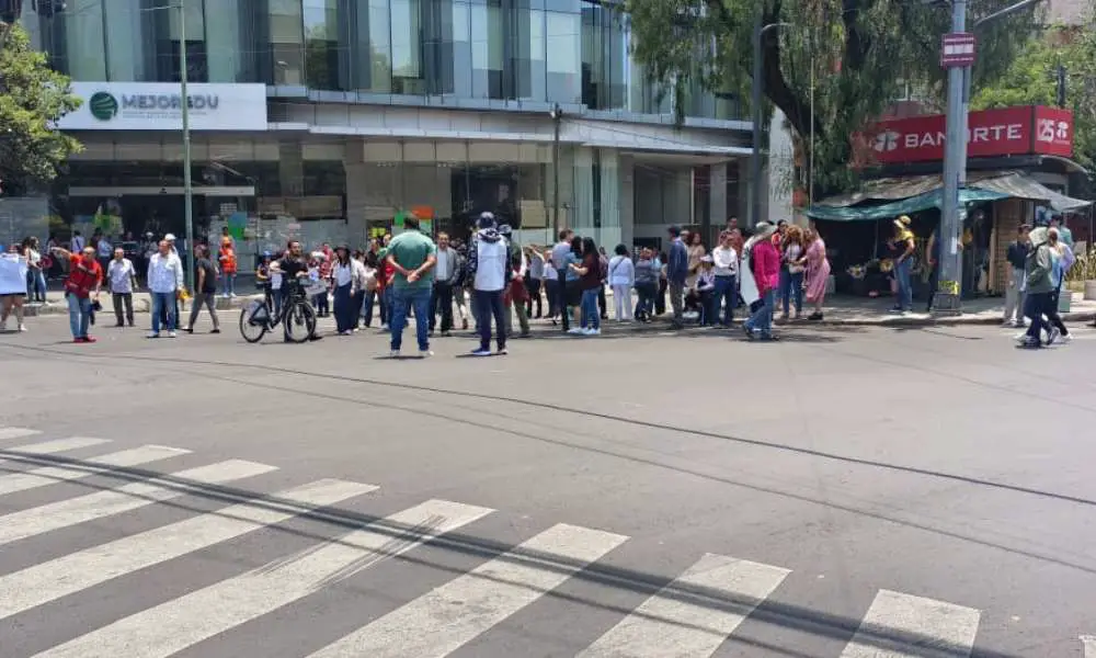 Trabajadores de Mejoredu intensifican protestas ante incertidumbre laboral