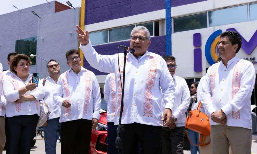 Líder del SNTE exige 25 uma de jubilación